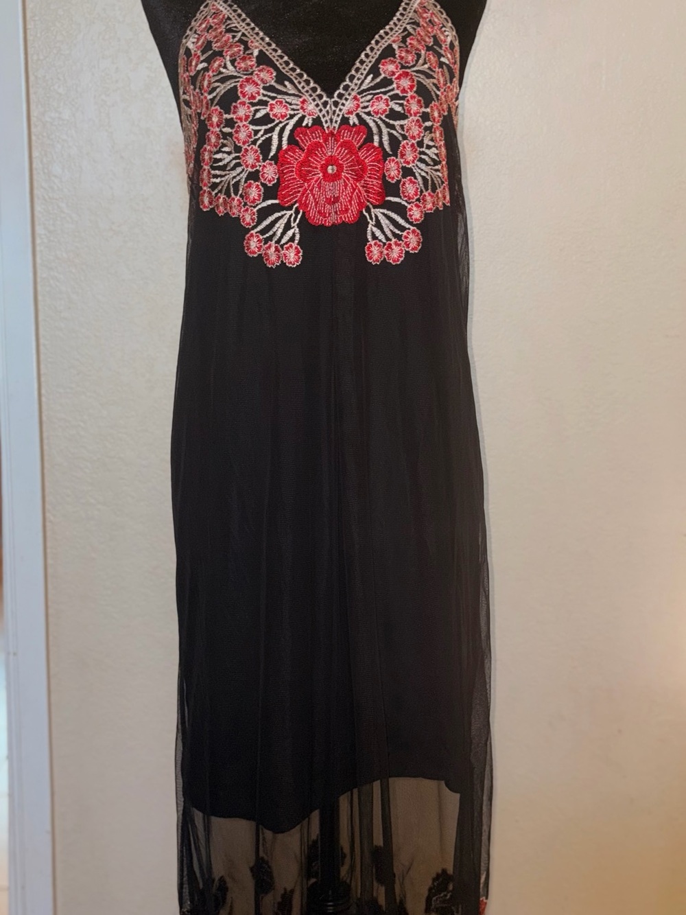 NWT Alice + Olivia Black Maxi Dress with Red Floral Embroidery